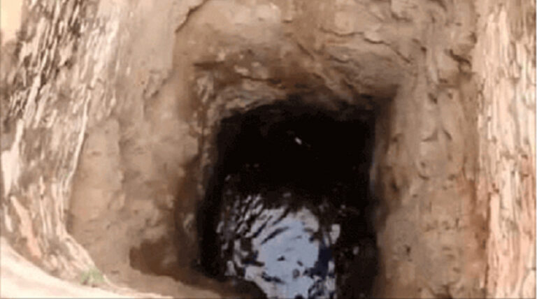 Rapaz Observa Poço de Água e Fica Chocado com o que Viu Lá Dentro!