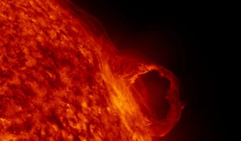 Erupção solar mais poderosa em 4 anos é registrada